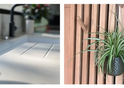 détails de l'évier et du claustra en bois